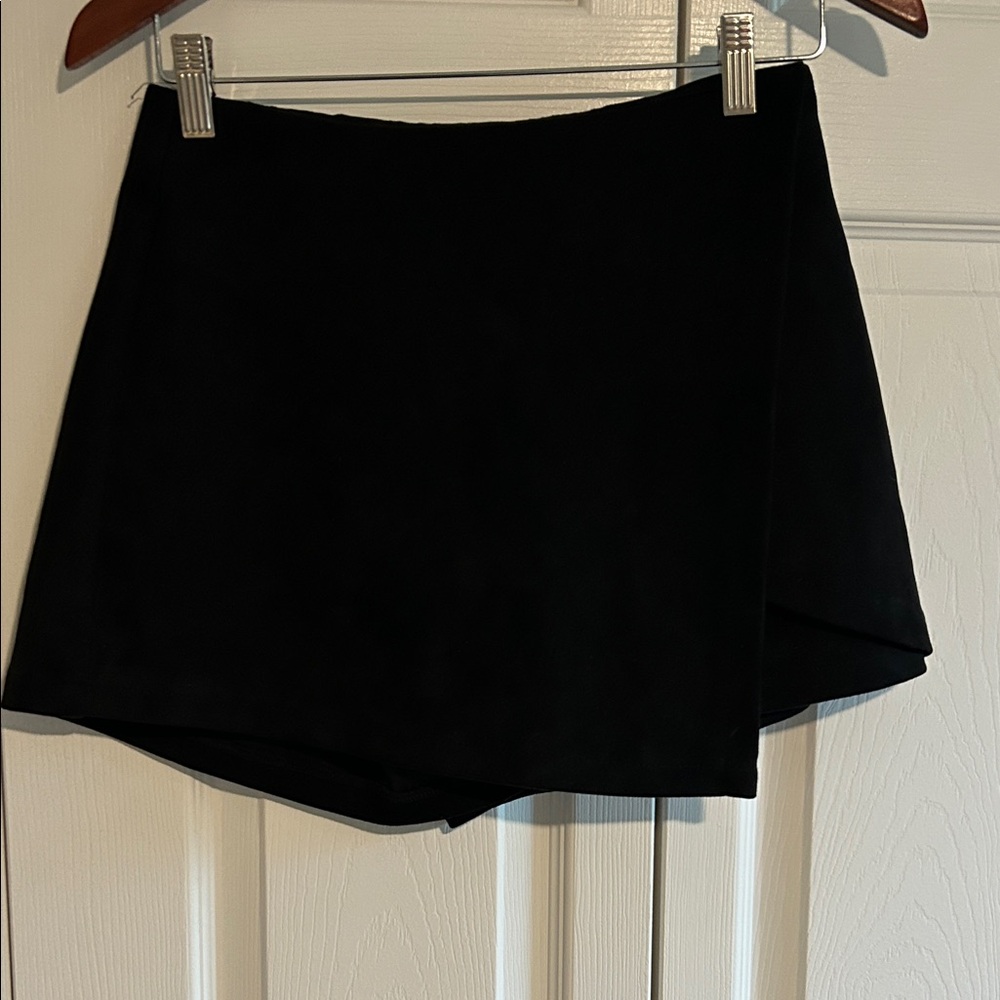 Luxxel Suede Black Skort
